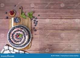 Porno Alimentaire Red Velvet : Coupe Parfaite Montrant Des Couches Rouges  Intenses Et Des Bleuets Frais Gouttant Avec Du Jus Image stock - Image du  crème, confiserie: 397770205