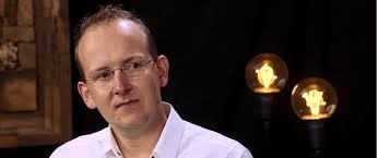 John Lapré werd verguisd omdat hij homo is: “Alle fundamenten van mijn  leven waren weggeslagen”