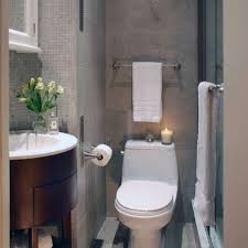 Yani havluları yerleştirmek için dolaba ihtiyaç duyduğunuzda banyodaki tek açık alana yönelmek yerine lavabo altı değerlendirebilir, bu sayede banyodaki boşluklara akıllı çözümler sunulmuş olunur. Kucuk Banyolara Akilli Cozumler 2021 Dekorcenneti Com