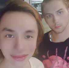 surprise! 💋 a limited number of signed vinyl are now available