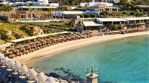Authorities on the island of mykonos imposed a fine of 20,000 euros and shut down for 60 days one of the famous beach bars on the island for facilitating crowding over the weekend. Mykonos Geht In Den Lockdown Quarantanehotels Uberfullt Reisetopia