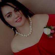 Carla Niles's Instagram, Twitter & Facebook