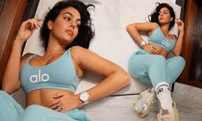She is best known for being the girlfriend of portuguese professional footballer cristiano ronaldo. Cristiano Ronaldo S Girlfriend Georgina Rodriguez Gives A Glimpse Of Her Washboard Abs In A Crop Top Daily Mail Online