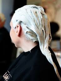 Haare Naturlich Aufhellen 7 Schnelle Einfache Methoden Haare Naturlich Aufhellen Haare Grau Farben Haare Aufhellen