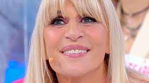 La dama, protagonista del trono over di uomini e donne, sta trascorrendo la sua quarantena in casa a torino, e poche ore fa. Uomini E Donne Il Dettaglio Sconvolge I Fan Gemma Ha Un Ritorno Di Fiamma Political24