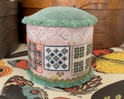 The search of embroidery patterns, cross. Amish Quaker Style Cross Stitch Patterns