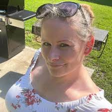 Daydreaming about In-N-Out burger has me feeling some type of way 🍔  #Animalstyle #proteinwrapped . . Who has the best burgers hands down? 🍟