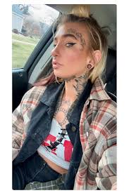 White dove, fly high, throw my threes up in the sky Throw my threes around  my eyes and then I call it my disguise💜