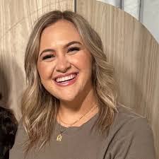 Amelia Woolard's Instagram, Twitter & Facebook