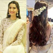Beautiful Modem Way Of Putting Jasmine Flowers In Hair Engagement Hairstyles Traditional Hairstyle Indian Hairstyles