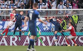 Anthony taylor, trọng tài điều khiển trận đấu giữa đan mạch và phần lan đang nhận được rất nhiều lời khen trên mxh vì quyết định cực kỳ nhanh chóng trong khoảnh khắc tiền vệ christian eriksen (đan mạch) bất ngờ đổ gục xuống sân bất tỉnh dù không va chạm với bất kỳ ai. Qlxqkzgfsxwtvm