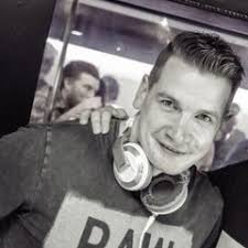 Stream Deejay Michael More