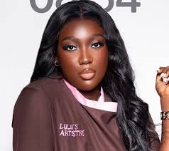 Modern doctor Jasmin Riley, due to a medical dispute, accidentally traveled  back to ancient times and became an unattractive and unloved princess  consort. The prince wanted a divorce. Jasmin then gracefully left