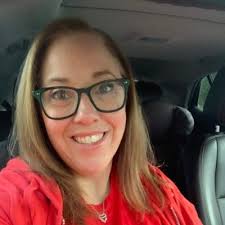 Danielle Simoneau's Instagram, Twitter & Facebook