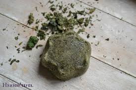 Shampoing Solide Purifiant Et Revitalisant Ortie Et Prele Herbio Tiful Body Care Recipes Diy Shampoo Homemade Beauty