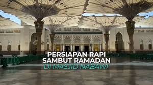Masjid nabawi, tempat paling suci kedua umat islam, setelah masjidil haram di mekah, adalah masjid yang dibangun semasa hidup nabi muhammad, yang menjadi imam pertama. Bernama Masjid Nabawi Buat Persiapan Rapi Sambut Ramadan