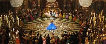 Cenerentola e il principe finalmente festeggiano il loro primo anno di perfetta felicità. Ballroom Palace Guard Cinderella 2015 Novocom Top