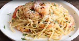 Linguine Crevettes Vin Blanc Et Parmesan Presque Trop Facile A Faire Seafood Recipes Fish Recipes Cooking Recipes