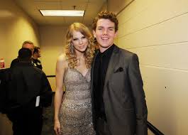 Taylor swift's brother austin swift has a funny twitter account. Who Is Taylor Swift S Brother Meet Austin Kingsley Swift