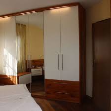 Achten sie darauf dass sie die richtigen produkte für das jeweilige material nutzen also beispielsweise für eiche kiefer oder kirschbaum. Schlafzimmer Kirschbaum Massiv Mit Flachen Deckend Weiss Lackiert Henche Mobelwerkstatte