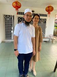 Preacher ustaz ebit lew has broken his silence on social media with a sweet birthday post for his wife. Ebit Lew Happy Chinese New Year Inilah Keluarga Besar Facebook
