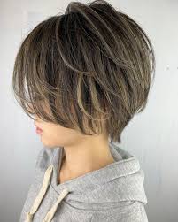 ハイライト 前下がりショートボブ 髪型 髪 色 ショートボブ