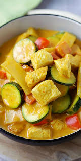 Thai Yellow Curry Creamy Yellow Curry Recipe Loaded With Chicken Zucchini And Bell Peppers So Ea Yellow Curry Recipe Curry Recipes Curry Recipes Vegetarian