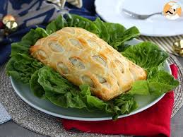 Saumon En Croute Aux Epinards Et Fromage Mozzarella Recette Ptitchef En 2020 Saumon En Croute Alimentation Viande En Croute