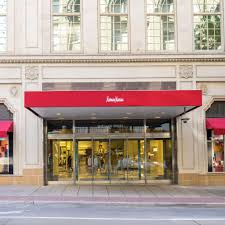 Obituary: Cora Grayer, Cosmetics Executive, 52