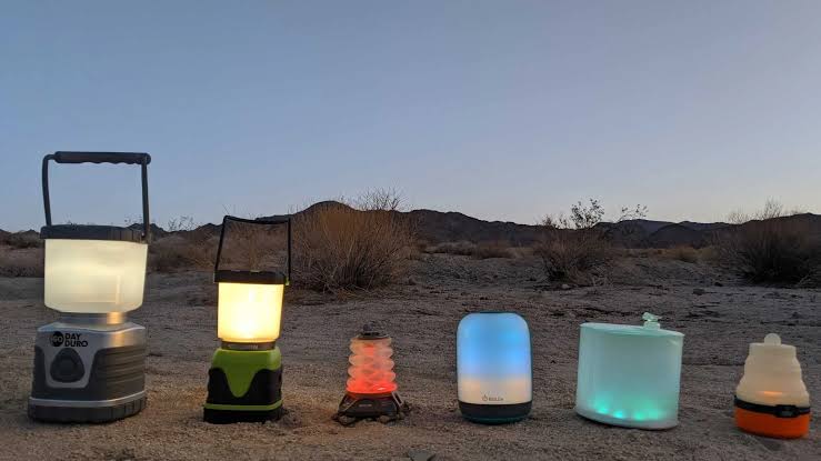 Modern LED lanterns offer varied form factors, safety, and precise lighting control.，AI 生成