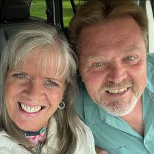 A lil closer look smh 😞 It's 2025 This is not OK! ☹️ Anyone recognize this  person? We do appreciate the support ❤️🫂