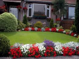 Discover these 51 photos and ideas of front yard landscaping ideas (small, simple and low maintenance) and get ones for your own garden. 15 Beautiful Front Yard Flower Garden Ideas For Fresh Home Freedsgn