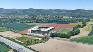 Helm hat weitreichende erfahrung als assistent (austria wien, grasshoppers zürich, zuletzt lask), in der vordersten reihe stand er noch. Lask Beantwortet Fragen Zum Stadion Projekt Sky Sport Austria