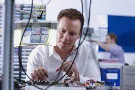 Computer hardware engineers are responsible for researching, designing, and developing hardware like processors, circuit boards, external or internal memory devices, and networking infrastructure. Computer Hardware Engineer Job Description Salary Skills More Computer Science Computer Science Major Science
