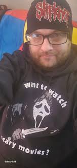 Hey guys wanted to show my new beanie my boyfriend got me for Christmas  ❤️‍🔥