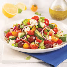 Le Site Pratico Pratiques Com Propose Une Foule De Recettes Ainsi Que Des Contenus Pratiques Et Inspirants Portant Sur La Cui Greek Salad Salad Healthy Recipes