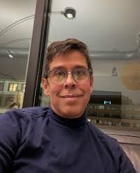 Hallo my friends 😁😁 what Is the plan for new year ? My husband Is from  belgium and he needs friends :( he doesn't have friends in Guadalajara AND  he Is so depressed