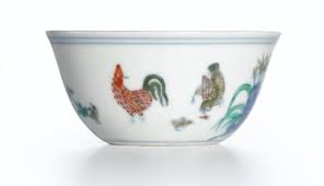 Saya yakin anda sudah tidak asing lagi dengan mangkok bergambar ayam jago satu ini. Ternyata Ini Filosofi Dari Mangkuk Ayam Legendaris