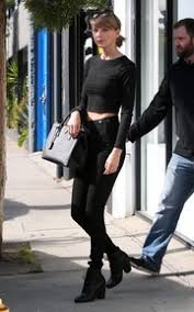 It seems like camel toes run in the family, because kendall jenner 's pants are a bit tight in the front, too! Taylor Swift Jeans Taylor Swift Fashion Stylebistro