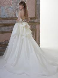 ベアバックなドレスで魅力的な後ろ姿を*。 | TAGAYA BRIDAL - 京都・大阪・神戸の結婚式レンタルドレス