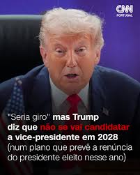 Ninguém pode ser eleito três vezes para a presidência dos EUA, de acordo  com a 22ª Emenda da Constituição. Por isso, alguns apoiantes de Trump  sugeriram que uma forma de contornar esta