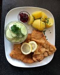 Unser Legendares Wiener Schnitzel Selbstverstandlich Vom Kalb Mit Rahmgurkensalat Salzkartoffeln Und Preiselbeeren