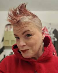 أدركت للتو أنه يمكنني أن أحصل على مئة ثقيلة من شعري إذا أردت ذلك 😳 الآن  إذا كان عليك فقط معرفة كيف فريكين #QuietlyBerserk #QuietlyBerserkVlog  #RecoveryMom