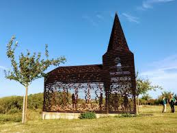Dit unieke kunstobject in belgië kun je vanuit maastricht bezoeken. Doorkijkkerk Frederik Maesen