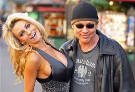She was previously married to doug hutchison. Courtney Stodden Announces Engagement To Chris Sheng A Year After Ending Marriage To Doug Hutchinson 9celebrity