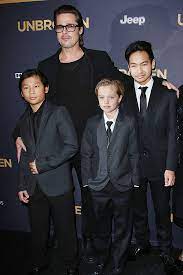 Brad pitt's parents, dad bill pitt and mom jane pitt, currently live in springfield, missouri, where brad grew up. Angelina Jolie Vs Brad Pitt With Their Kids Pics Angelina Jolie Children Brad Pitt And Angelina Jolie Brad Pitt