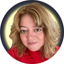 Lori Paquin's Instagram, Twitter & Facebook