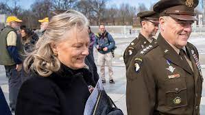 Mark milley, gave lifesaving cpr to a veteran attending veterans day ceremony at arlington hollyanne milley, a working cardiac nurse who saved the life of a veteran on veterans day, with her. Hollyanne Milley Wife Of Top Us General Saves Vet S Life Who Collapsed During Veterans Day Ceremony Cnnpolitics