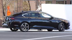 Tasarımda agresif detayların yanında kalite seviyesi de son derece yüksek görünüyor. 2017 Opel Insignia Grand Sport Spy Photo 1724435