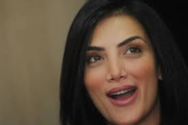 وفي سياق متصل، أثارت الفنانة حورية فرغلي حالة من الجدل على مدار سنوات عديدة بعد خضوعها للعديد من العمليات التجميلية الفاشلة في منطقة الأنف، والتي انتهت مؤخرا بإجرائها 5 عمليات أخرى ويتبقي لها واحدة ستجريها خلال شهر أغسطس القادم بإحدى المستشفيات بالولايات المتحدة. ØªÙØ§ØµÙŠÙ„ Ø¥Ù„ØºØ§Ø¡ Ø¹Ù…Ù„ÙŠØ© Ø­ÙˆØ±ÙŠØ© ÙØ±ØºÙ„ÙŠ Ø¨Ø¹Ø¯ Ø§ÙƒØªØ´Ø§Ù Ø§Ù„Ø·Ø¨ÙŠØ¨ Ø´ÙŠØ¦Ø§ Ù…ÙØ§Ø¬Ø¦Ø§ ÙÙƒØ± ÙˆÙÙ† Ù†Ø¬ÙˆÙ… ÙˆÙ…Ø´Ø§Ù‡ÙŠØ± Ø§Ù„Ø¨ÙŠØ§Ù†